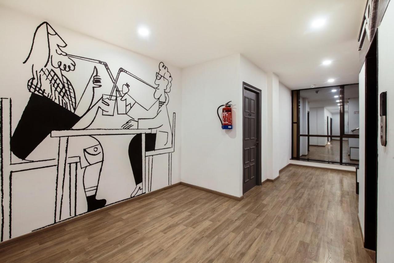 Oyo Townhouse 92944 Pan International 3*